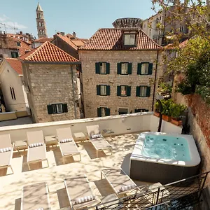 https://marmont-hotel.splithotels.org